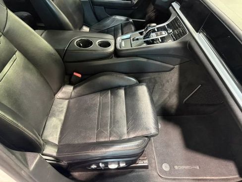 Used 2017 Porsche Panamera 4 AWD/4WD image 28