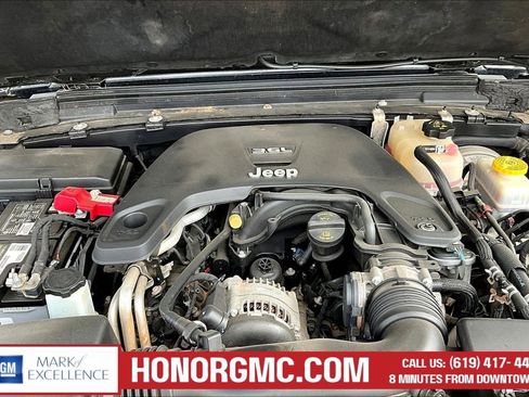 Used 2019 Jeep Wrangler Unlimited Sahara AWD/4WD image 27