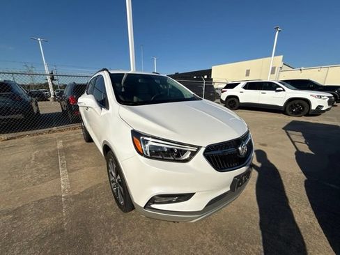 Used 2019 Buick Encore Essence FWD image 3