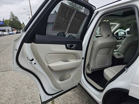 Certified 2023 Volvo XC60 T8 Plus AWD/4WD image 17