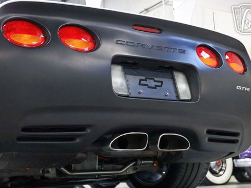 Used 2002 Chevrolet Corvette Z06 w/ Memory Pkg RWD image 9