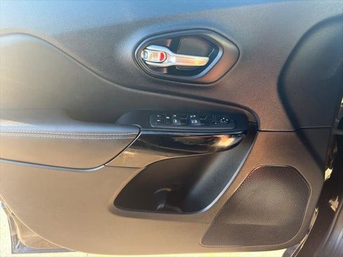 Used 2023 Jeep Cherokee Altitude Lux image 8