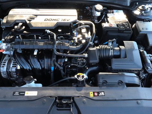 Used 2024 Hyundai Elantra Limited FWD image 14