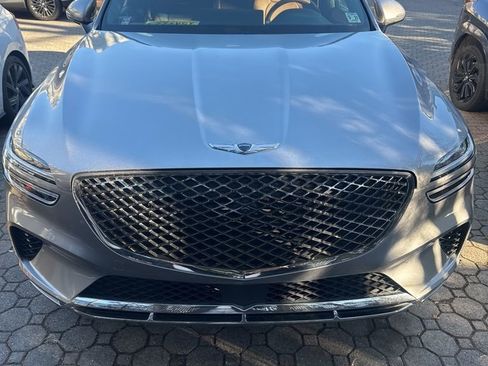 Used 2022 Genesis GV70 2.5T Advanced w/ Advanced Package image 2