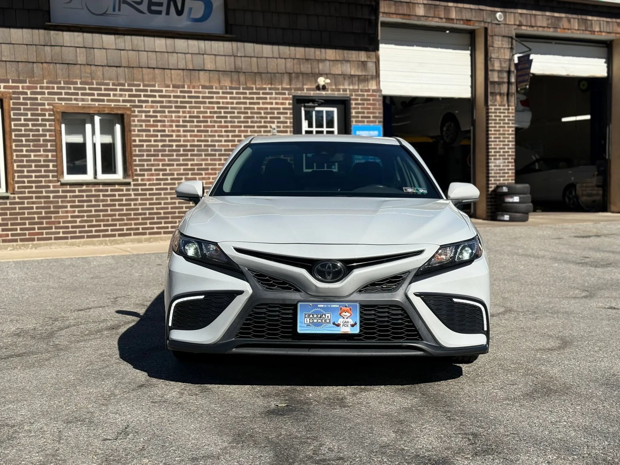 Used 2022 Toyota Camry SE FWD image 3