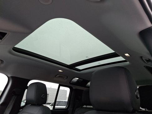 Used 2025 Land Rover Defender 110 S image 13