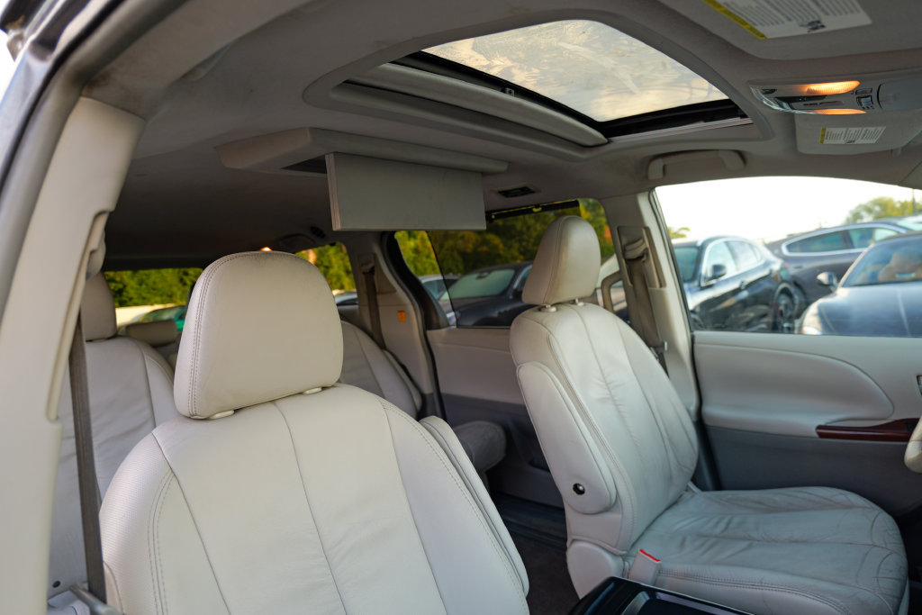 Used 2011 Toyota Sienna XLE w/ Premium Pkg FWD image 33