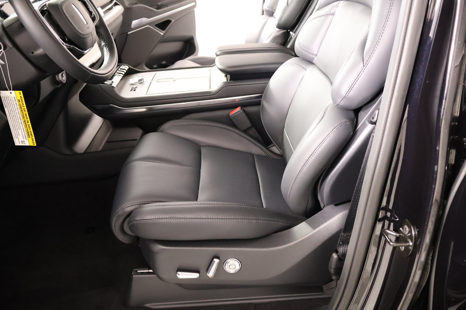 New 2026 Lincoln Navigator Premiere AWD/4WD image 12