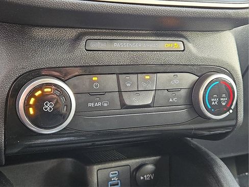 Used 2022 Ford Escape SE image 17