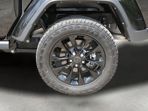 Used 2024 Jeep Gladiator Sport AWD/4WD image 9