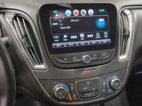 Used 2018 Chevrolet Malibu LT w/ Leather Package image 34