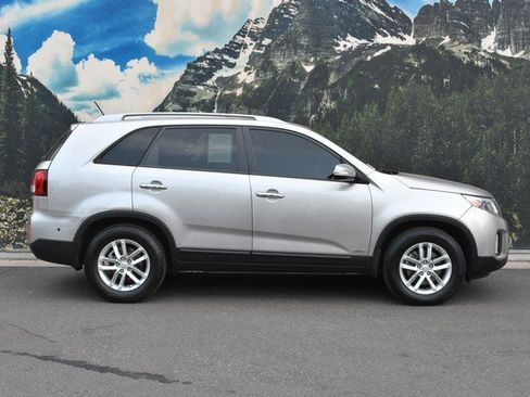 Used 2015 Kia Sorento LX AWD/4WD image 2
