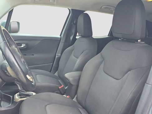 Used 2017 Jeep Renegade Latitude w/ Cold Weather Group AWD/4WD image 7
