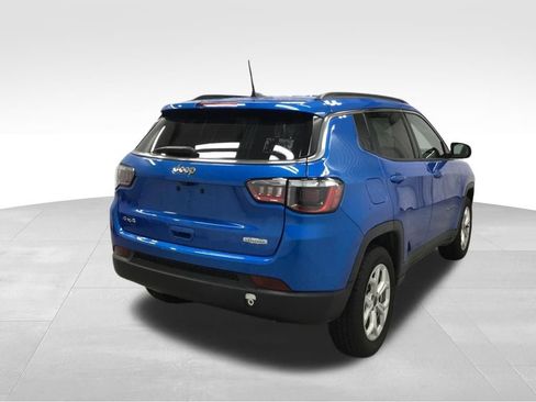 Used 2025 Jeep Compass Latitude AWD/4WD image 14