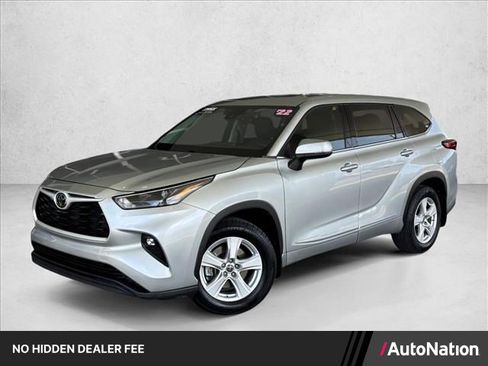 Used 2022 Toyota Highlander LE AWD/4WD image 1