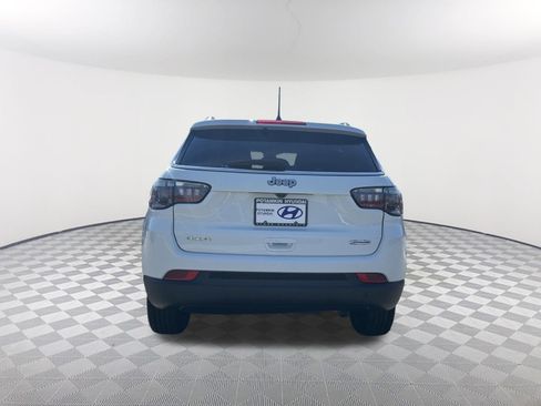 Used 2022 Jeep Compass Latitude AWD/4WD image 6