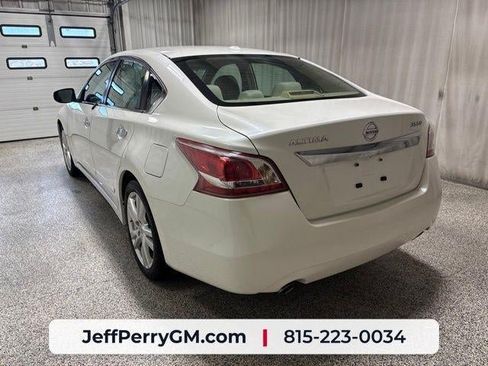 Used 2013 Nissan Altima 3.5 SV w/ Navigation Pkg FWD image 5