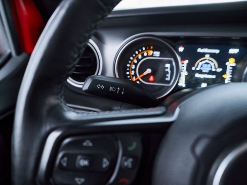 Used 2021 Jeep Gladiator Sport image 36