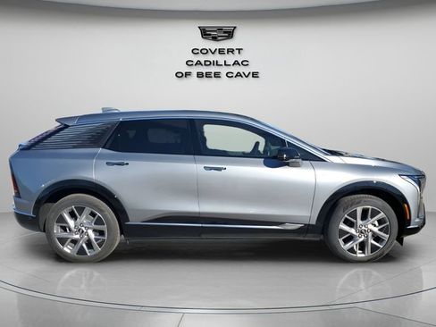 New 2026 Cadillac Optiq Luxury 2 image 11