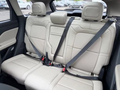 Used 2025 Lincoln Corsair Reserve AWD/4WD image 18