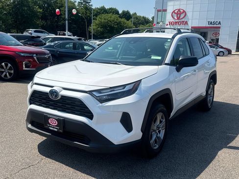 Used 2023 Toyota RAV4 LE AWD/4WD image 3
