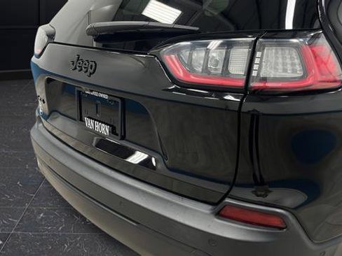 Used 2023 Jeep Cherokee Altitude Lux image 32