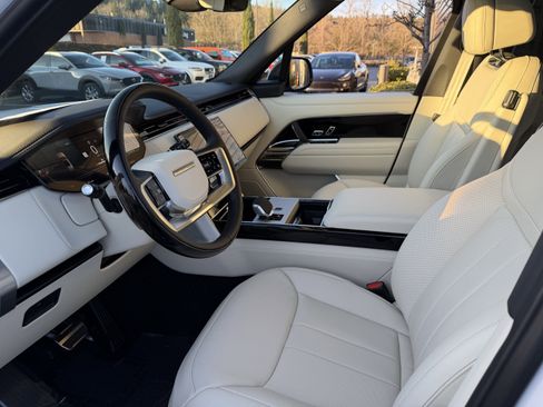 New 2025 Land Rover Range Rover Long Wheelbase SE image 19