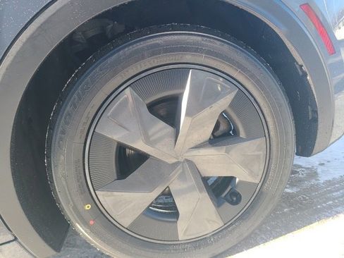 Used 2023 Toyota Prius LE image 11