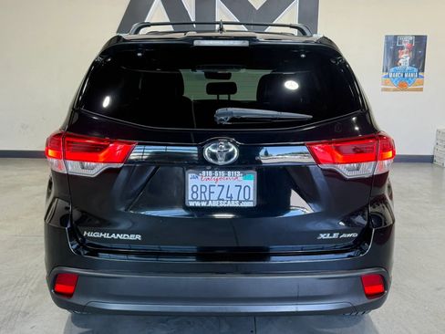 Used 2019 Toyota Highlander XLE AWD/4WD image 5