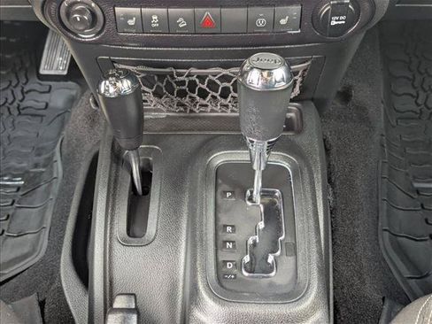 Used 2016 Jeep Wrangler Unlimited Rubicon w/ Connectivity Group AWD/4WD image 12