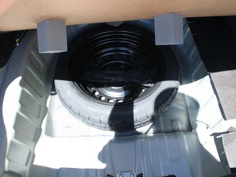 Used 2025 Nissan Versa SV FWD image 10