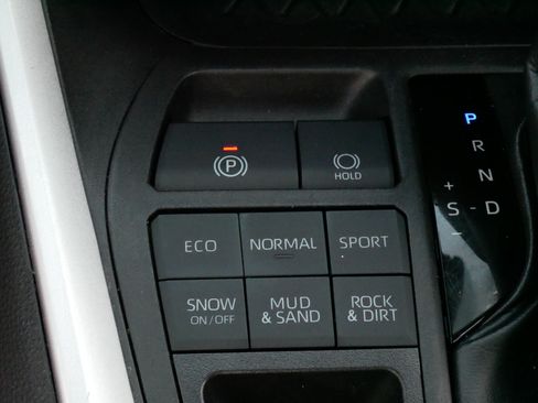 Used 2022 Toyota RAV4 XLE w/ Convenience Package AWD/4WD image 28
