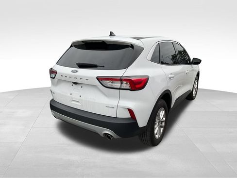 Used 2022 Ford Escape SE image 9