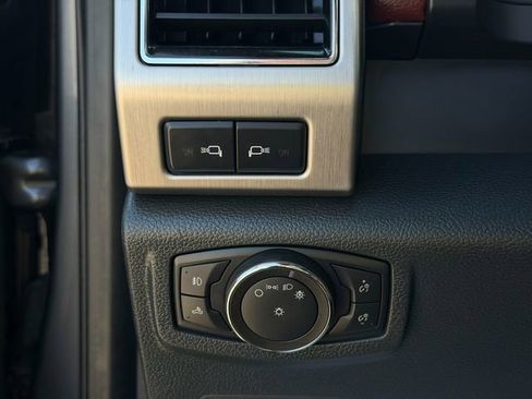 Used 2022 Ford F450 Platinum w/ FX4 Off-Road Package image 42