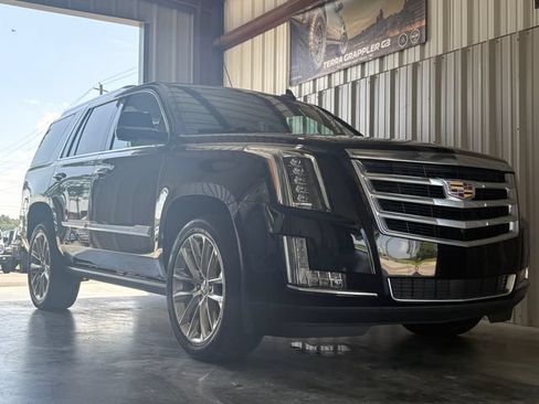 Used 2020 Cadillac Escalade Premium Luxury RWD image 4