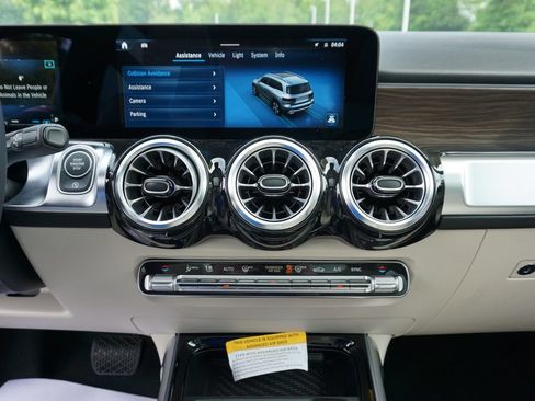 Used 2025 Mercedes-Benz GLB 250 image 29