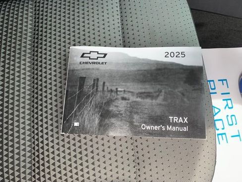 Used 2025 Chevrolet Trax LT image 30