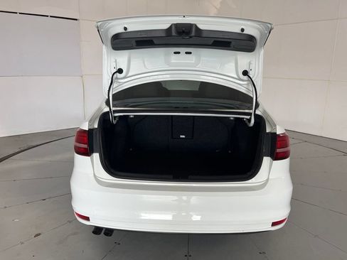 Used 2017 Volkswagen Jetta SE FWD image 12