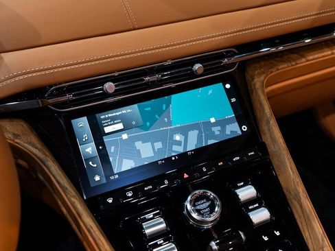 Used 2024 Aston Martin DB12 Volante image 31