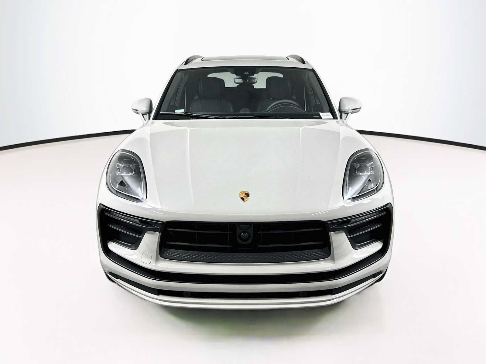 Certified 2025 Porsche Macan AWD/4WD image 6