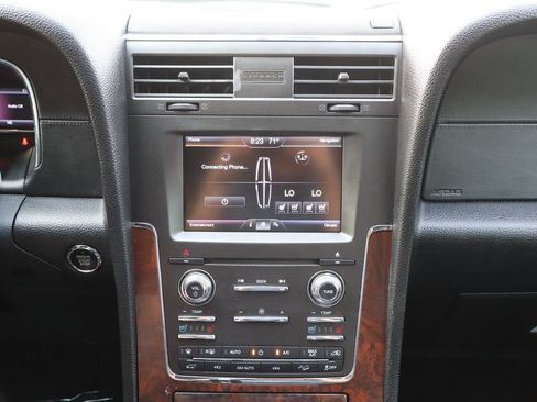 Used 2015 Lincoln Navigator 4WD image 36