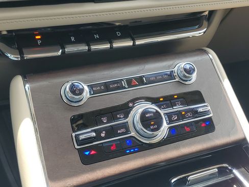 Certified 2023 Lincoln Aviator Reserve w/ Equipment Group 201A AWD/4WD image 18