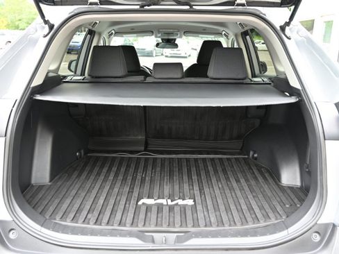 Used 2023 Toyota RAV4 LE AWD/4WD image 14