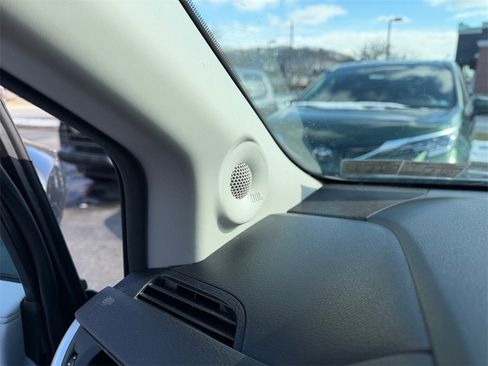 Used 2025 Toyota Sienna XLE w/ XLE Plus Package image 32