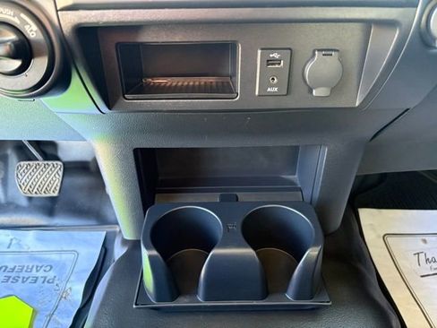 Used 2018 Nissan Titan S image 22