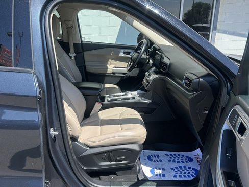 Used 2022 Ford Explorer XLT w/ Equipment Group 202A AWD/4WD image 28
