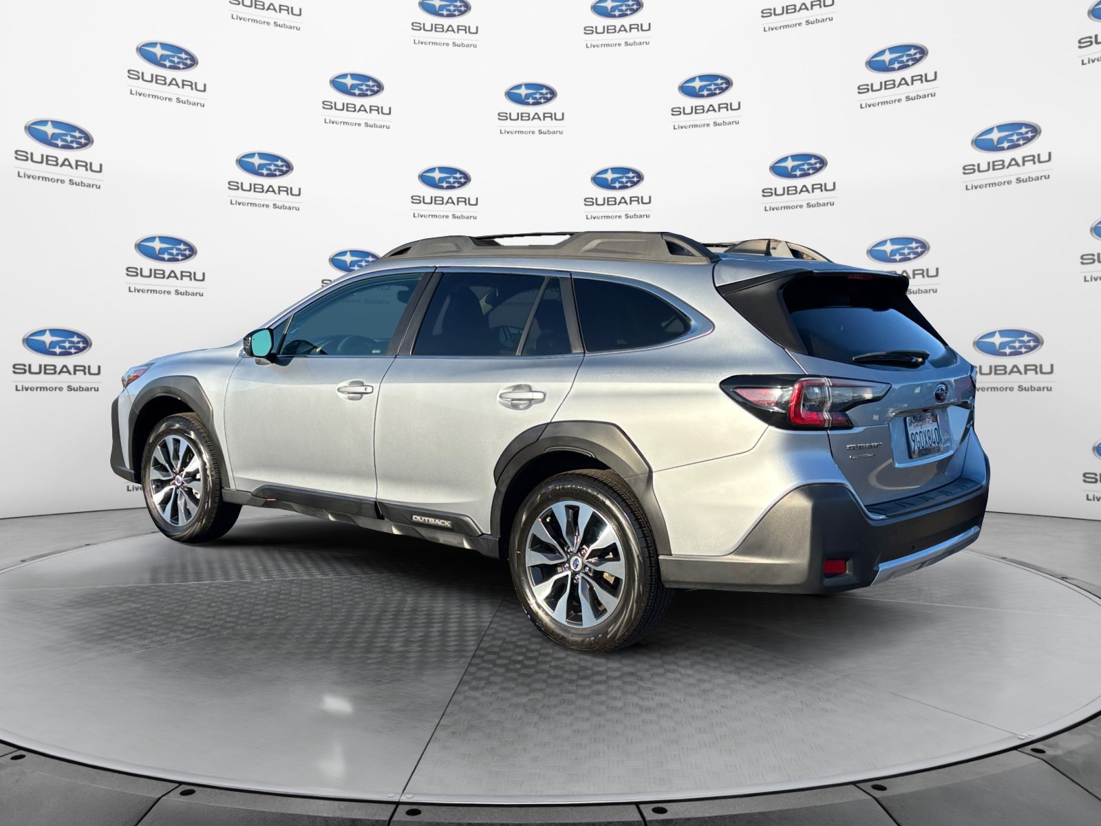 Certified 2023 Subaru Outback Limited AWD/4WD image 4