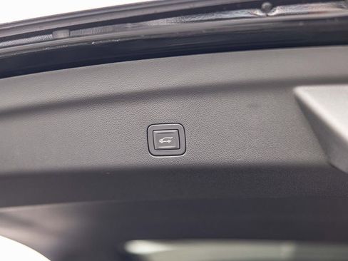 Used 2025 Cadillac Escalade Luxury image 18