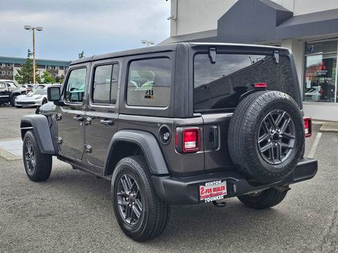 Used 2024 Jeep Wrangler Unlimited Sport AWD/4WD image 7