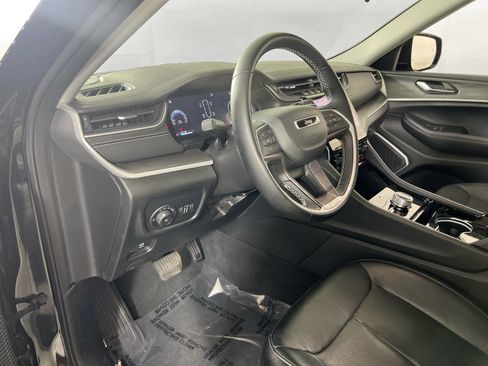 Used 2022 Jeep Grand Cherokee L Limited AWD/4WD image 9